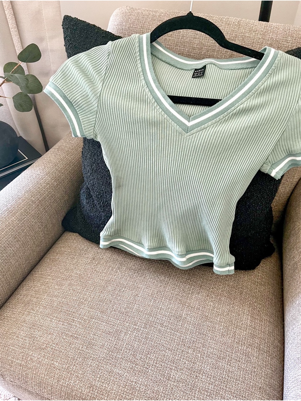 Shein EZwear Contrast Striped Rib-knit Crop Tee